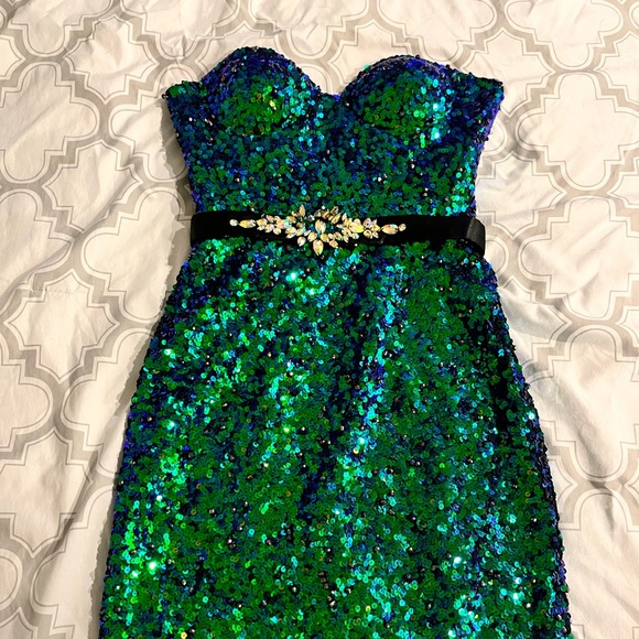 Size 2 Mac Duggal Green & Blue Sequin Strapless Cocktail dress - Picture 1 of 2